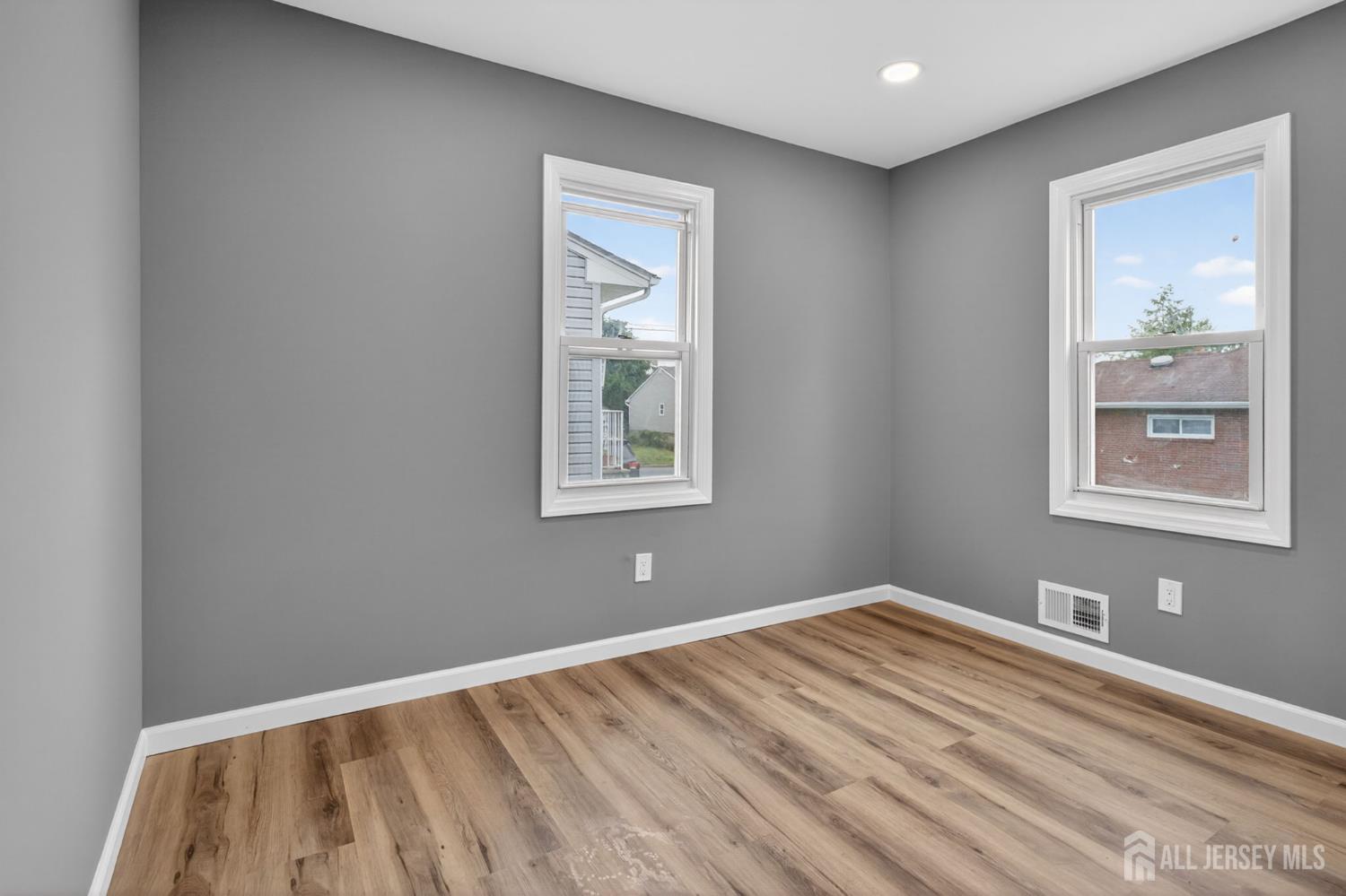 16 Gordon Street Aberdeen NJ 07721