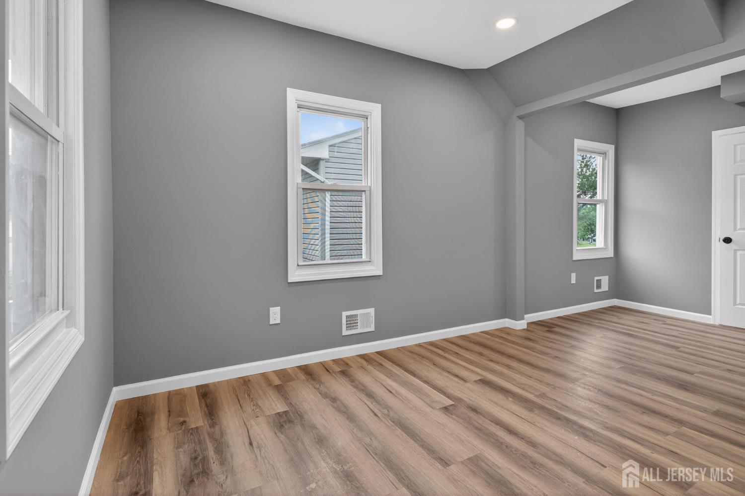 16 Gordon Street Aberdeen NJ 07721