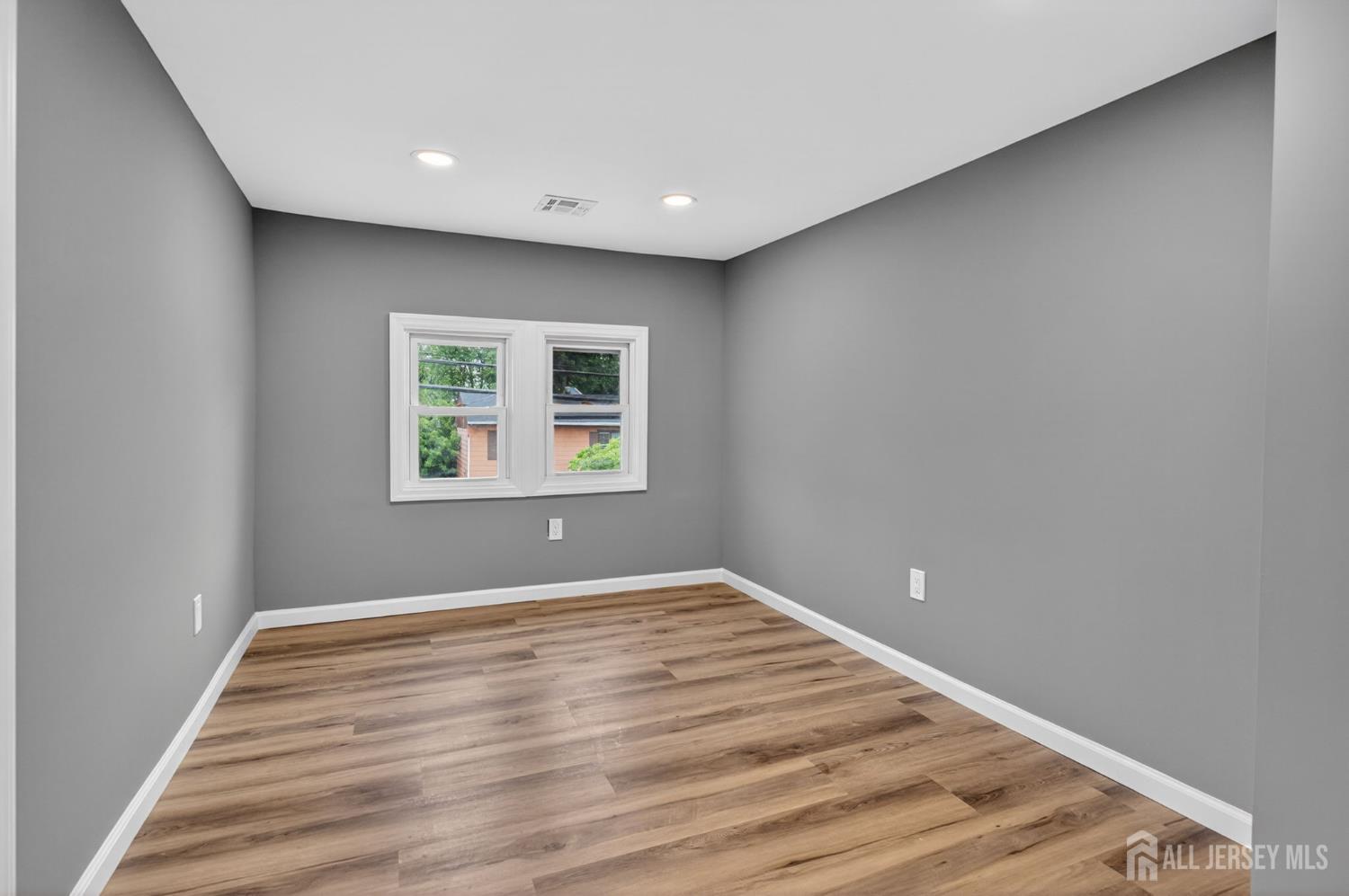 16 Gordon Street Aberdeen NJ 07721
