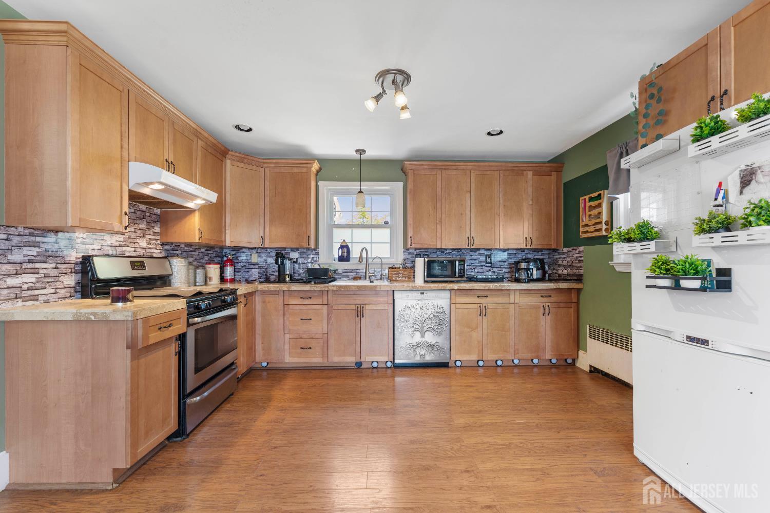 196 Gabriel Terrace Sayreville NJ 08879