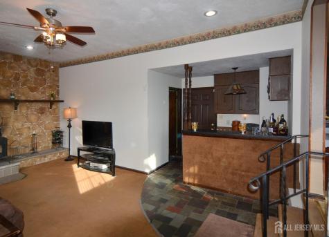 27 Henley Street Woodbridge Proper NJ 07095