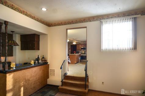 27 Henley Street Woodbridge Proper NJ 07095