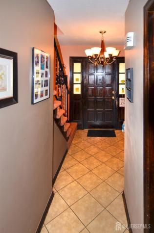 27 Henley Street Woodbridge Proper NJ 07095