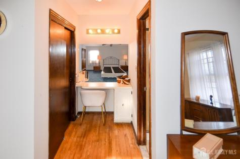 27 Henley Street Woodbridge Proper NJ 07095