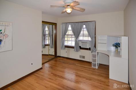 27 Henley Street Woodbridge Proper NJ 07095