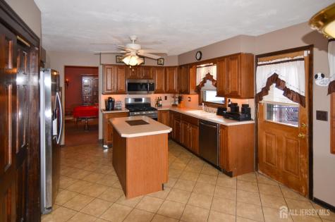 27 Henley Street Woodbridge Proper NJ 07095