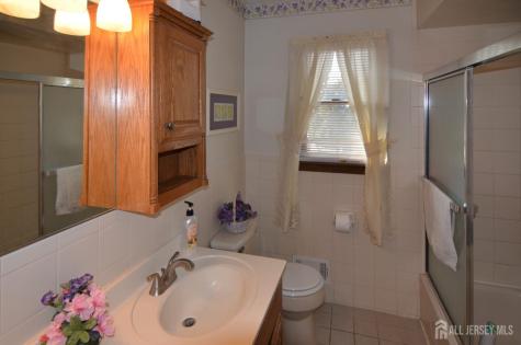 27 Henley Street Woodbridge Proper NJ 07095