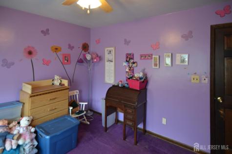 27 Henley Street Woodbridge Proper NJ 07095