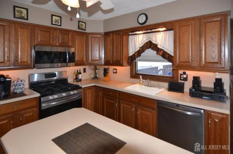 27 Henley Street Woodbridge Proper NJ 07095