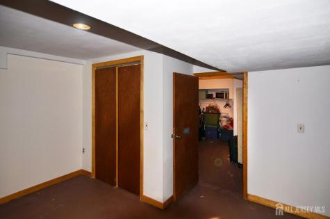 27 Henley Street Woodbridge Proper NJ 07095