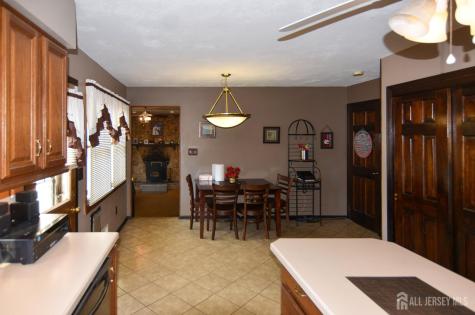 27 Henley Street Woodbridge Proper NJ 07095