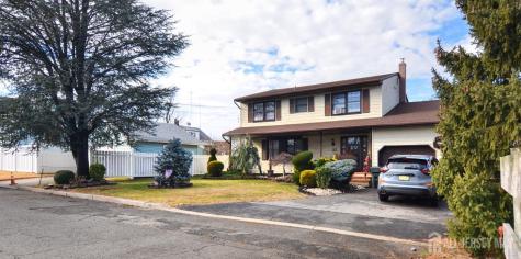 27 Henley Street Woodbridge Proper NJ 07095