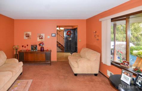 27 Henley Street Woodbridge Proper NJ 07095