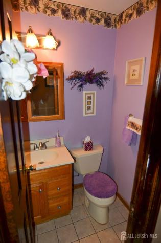 27 Henley Street Woodbridge Proper NJ 07095