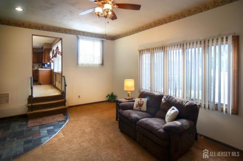 27 Henley Street Woodbridge Proper NJ 07095