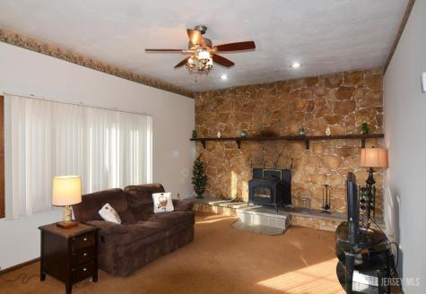 27 Henley Street Woodbridge Proper NJ 07095