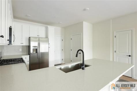 228 Peyton Place New Brunswick NJ 08901