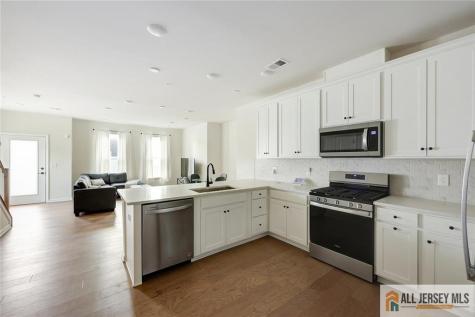 228 Peyton Place New Brunswick NJ 08901