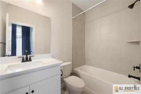 228 Peyton Place New Brunswick NJ 08901