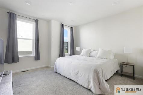 228 Peyton Place New Brunswick NJ 08901