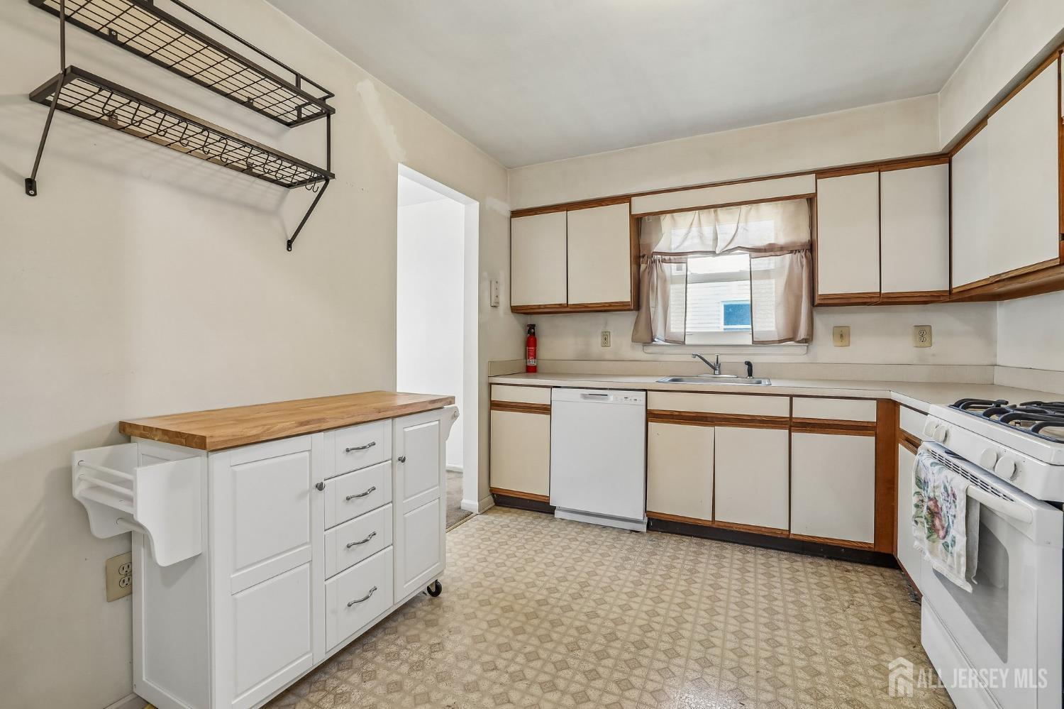 6 Weston Street Metuchen NJ 08840