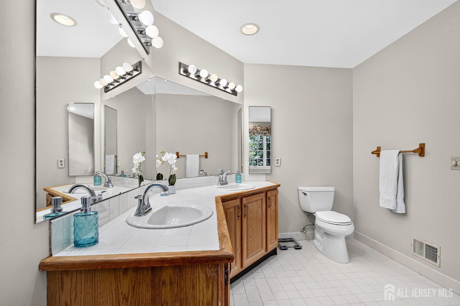 46 Waverly Place South Brunswick NJ 08852