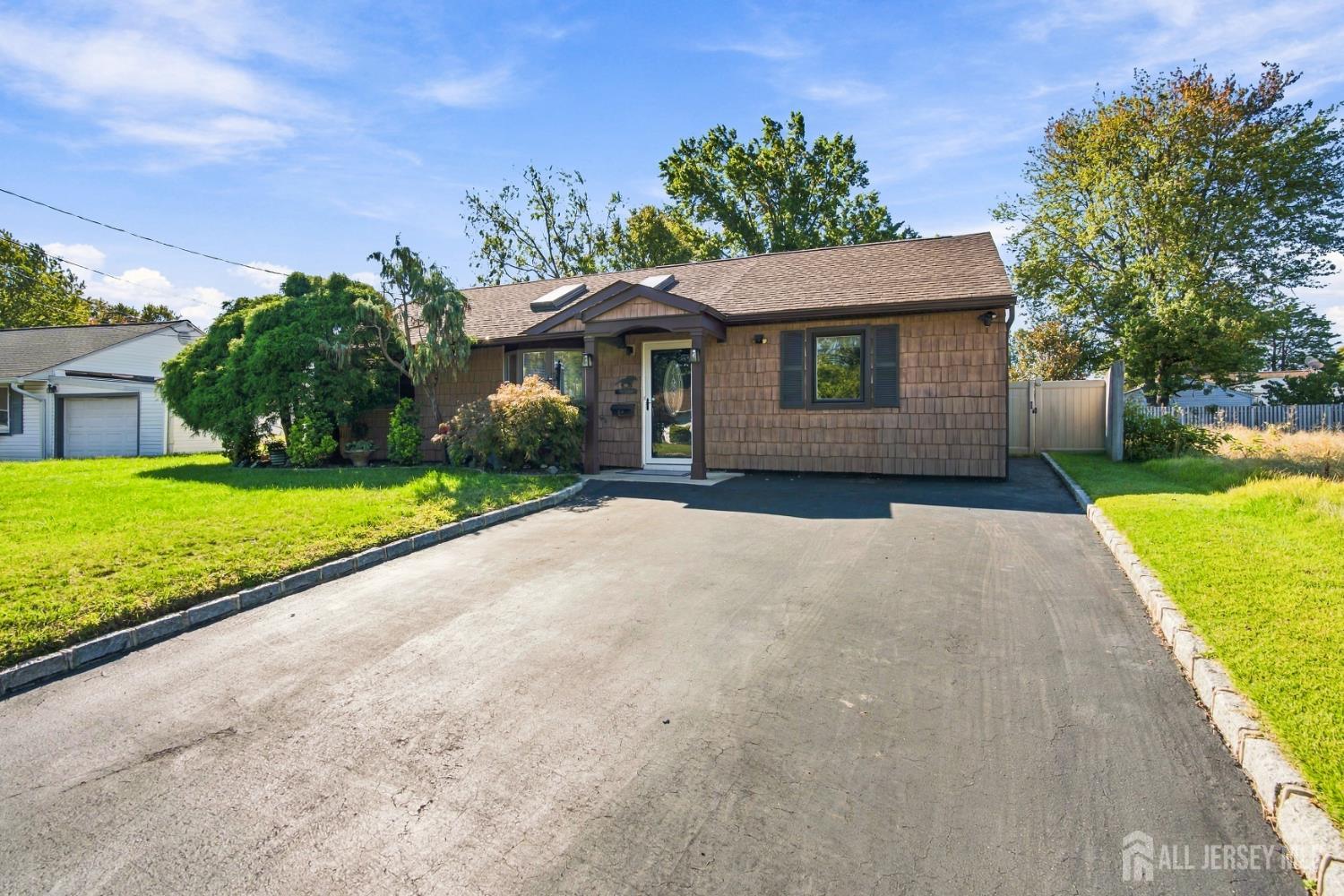 12 E Knollwood Road Edison NJ 08817