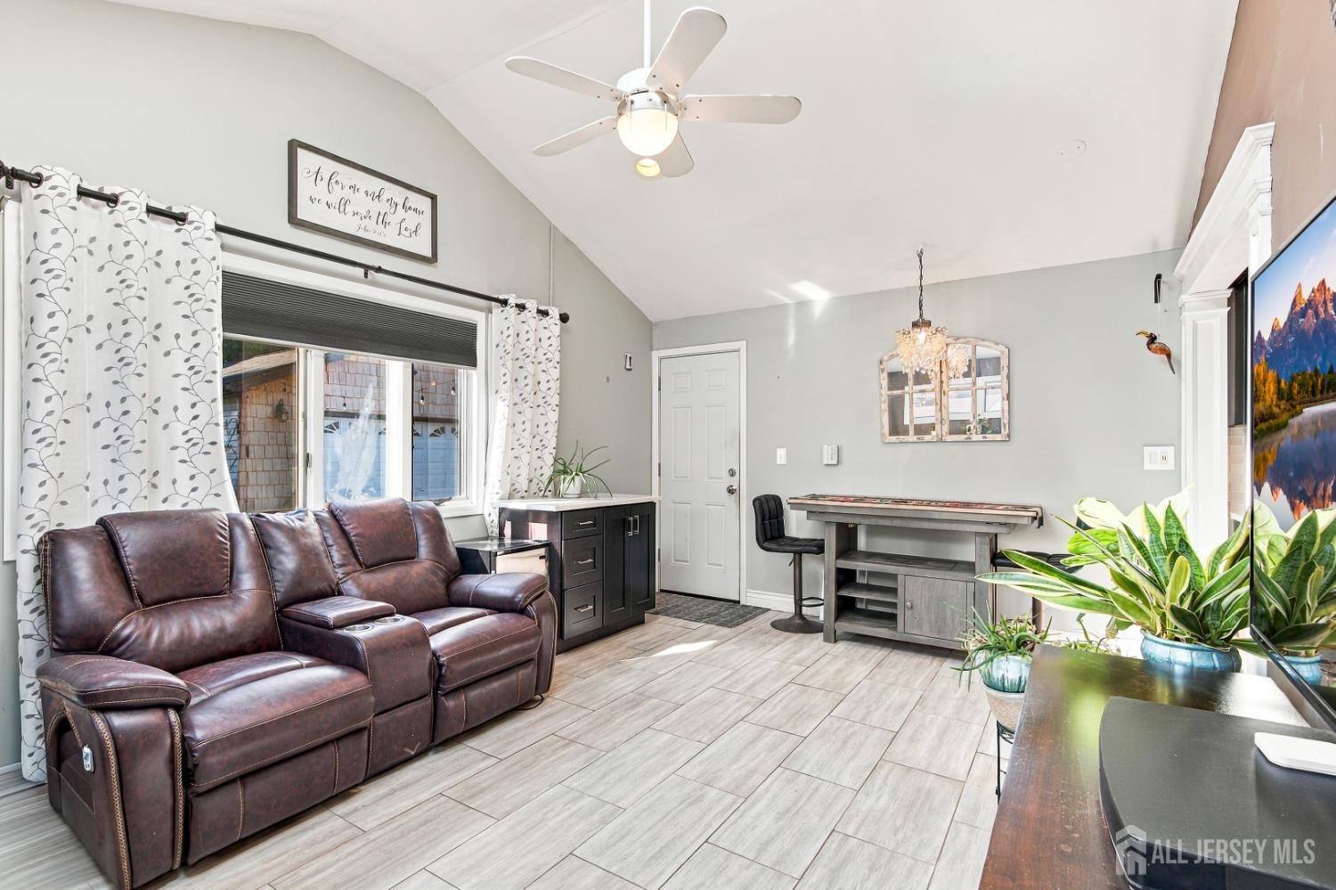 12 E Knollwood Road Edison NJ 08817