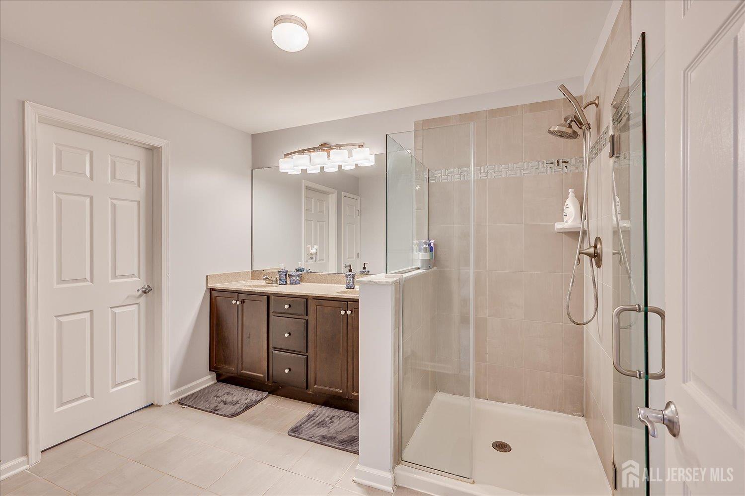 64 Andrews Way Piscataway NJ 08854