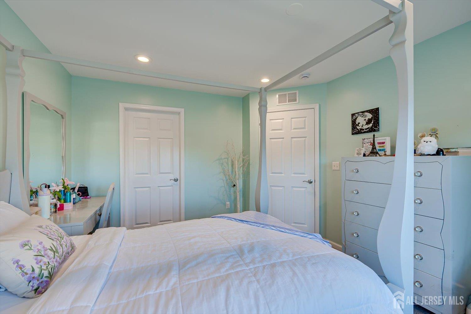 64 Andrews Way Piscataway NJ 08854