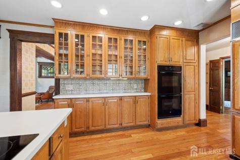 261 Beechwood Avenue Middlesex NJ 08846
