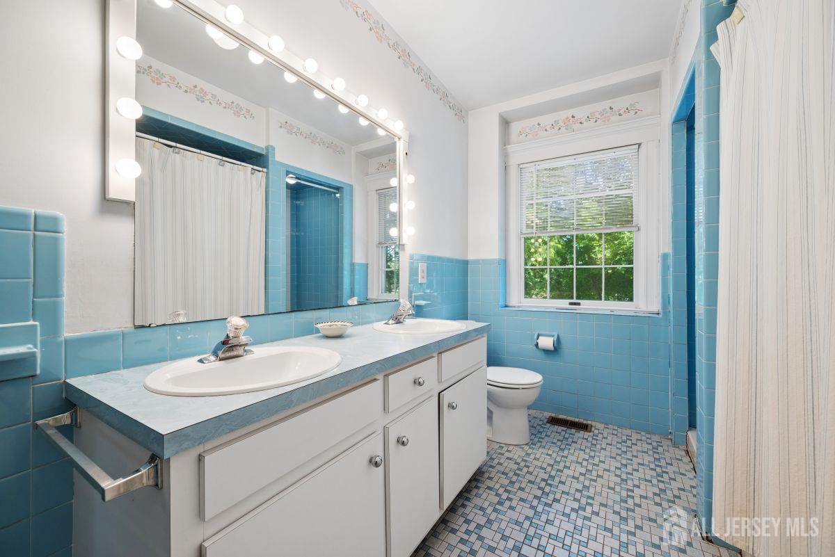 261 Beechwood Avenue Middlesex NJ 08846