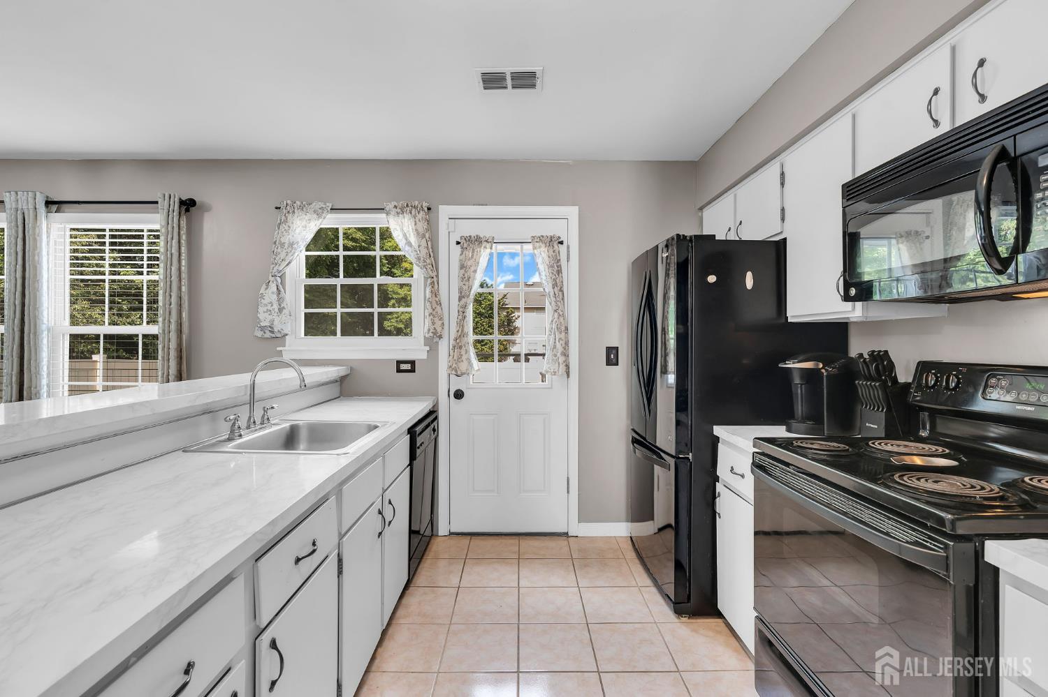 49 Lantern Lane Sayreville NJ 08872