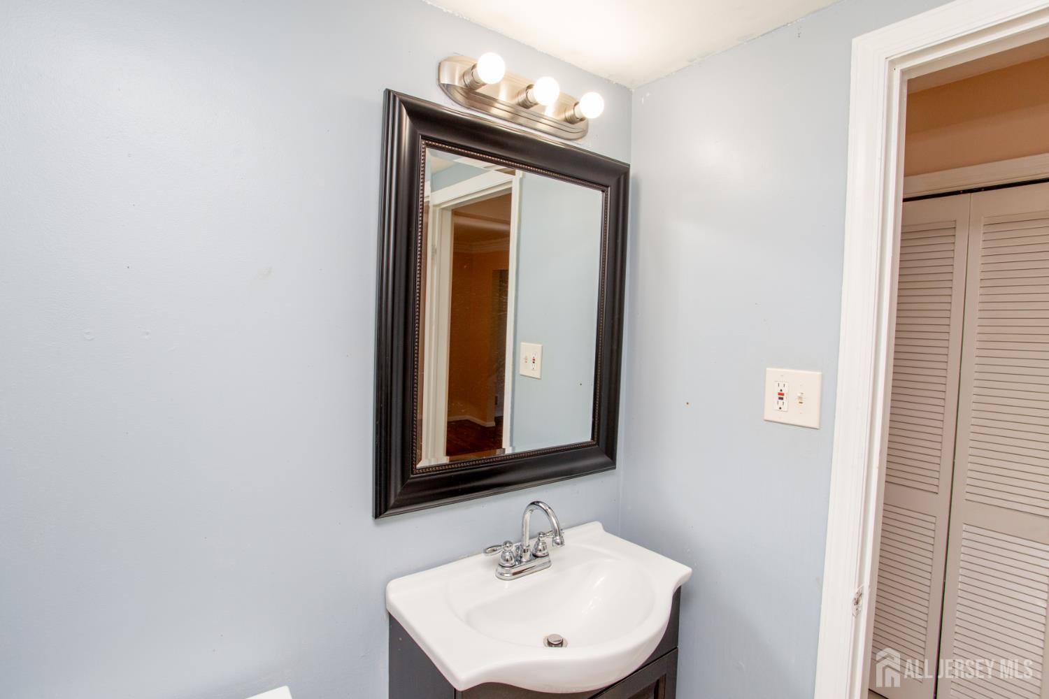 14 Woodmere Rd Road North Brunswick NJ 08902
