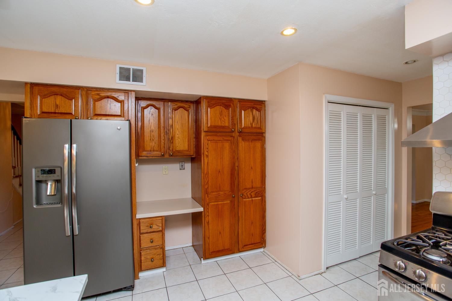 14 Woodmere Rd Road North Brunswick NJ 08902