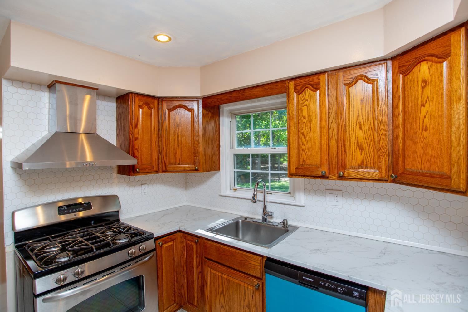14 Woodmere Rd Road North Brunswick NJ 08902