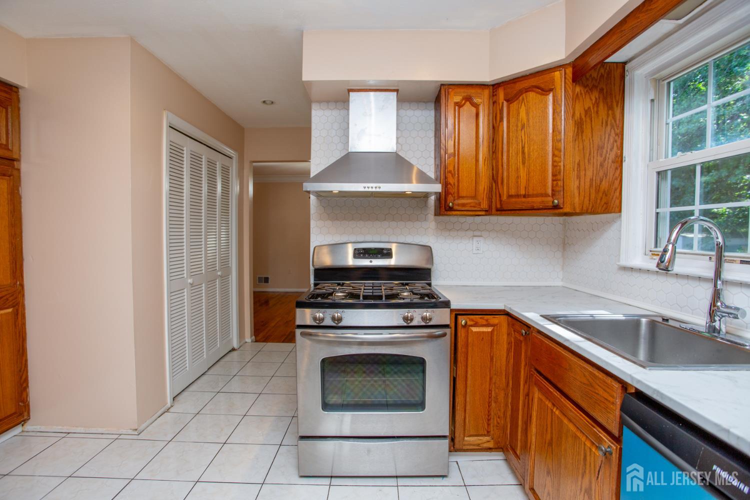 14 Woodmere Rd Road North Brunswick NJ 08902