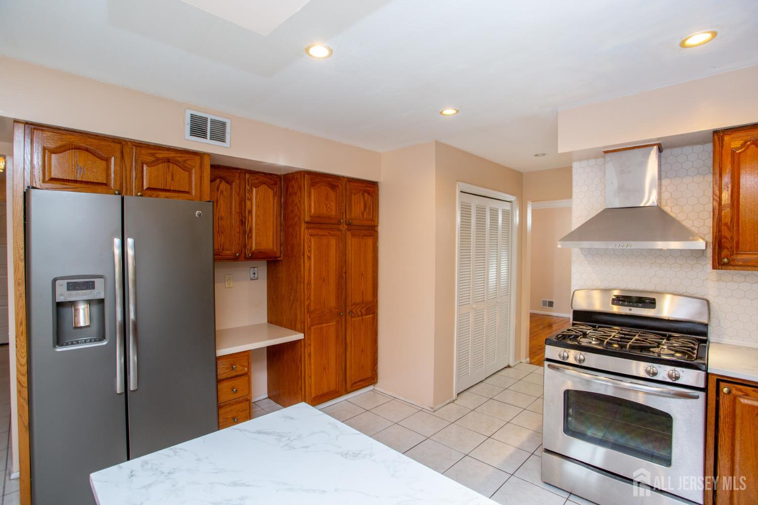 14 Woodmere Rd Road North Brunswick NJ 08902