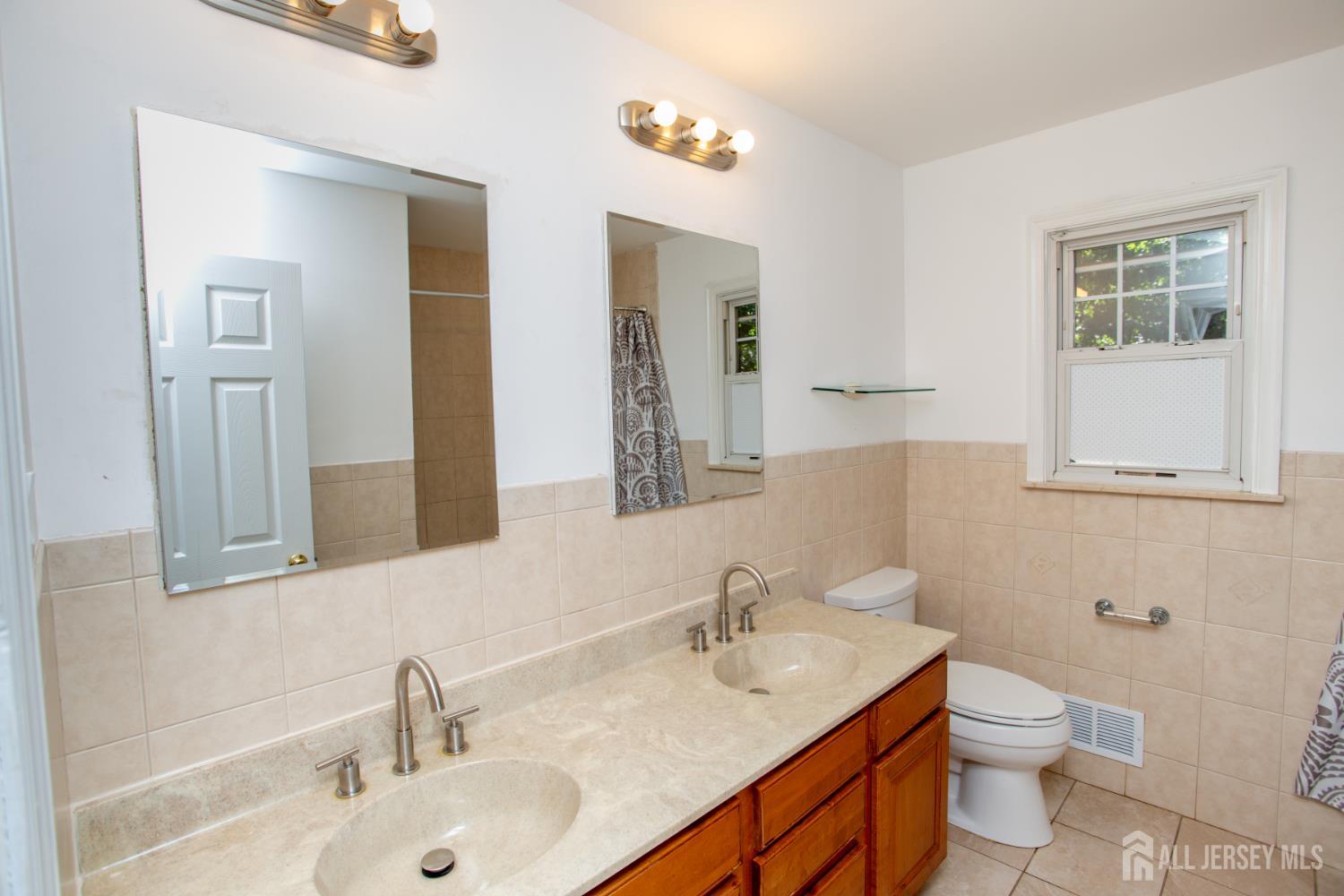 14 Woodmere Rd Road North Brunswick NJ 08902