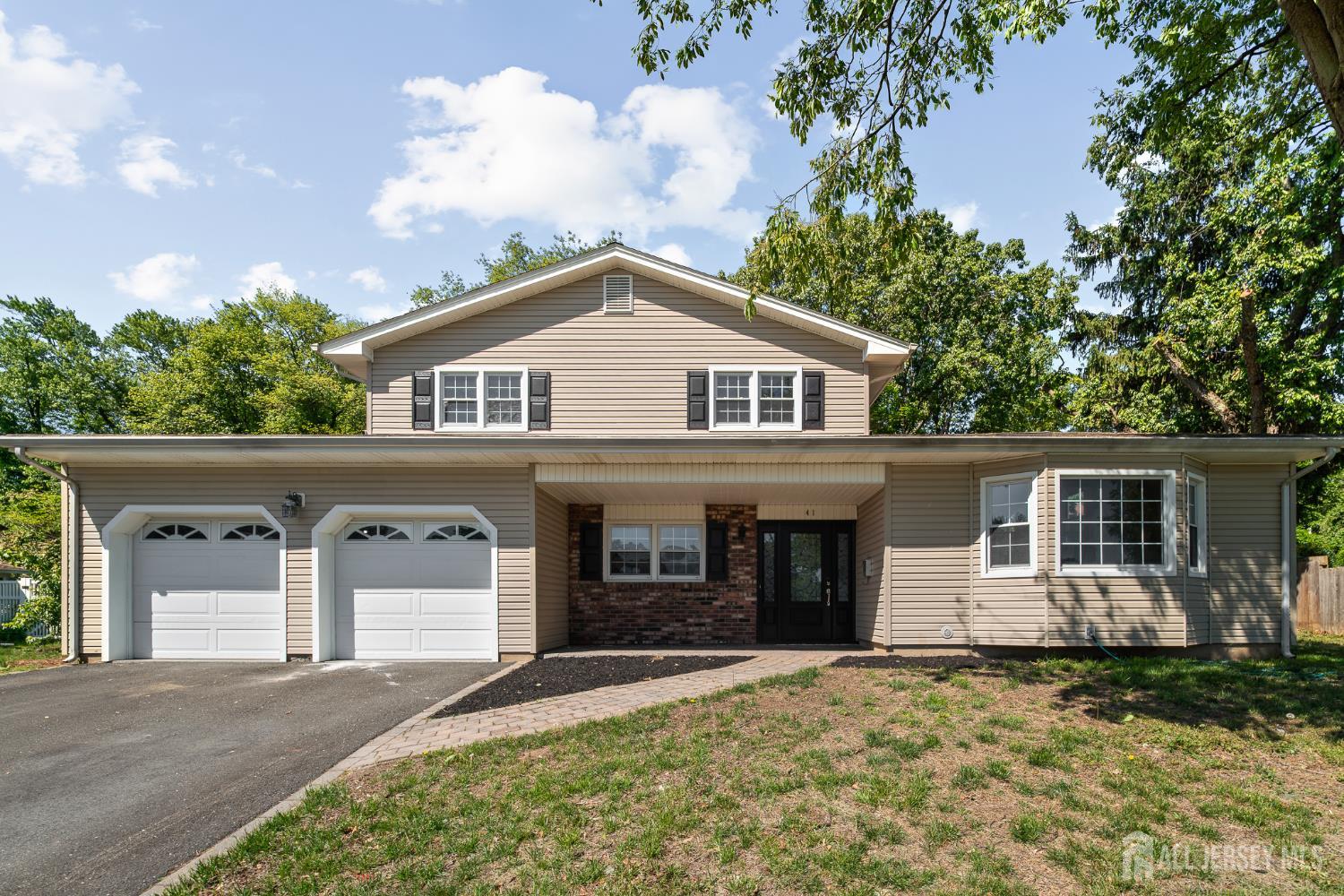 41 Oakwood Drive Sayreville NJ 08859