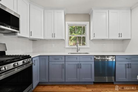 41 Oakwood Drive Sayreville NJ 08859