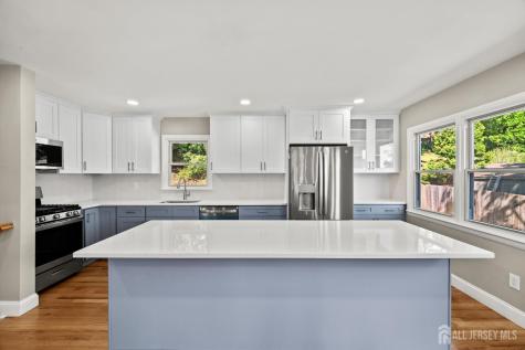 41 Oakwood Drive Sayreville NJ 08859