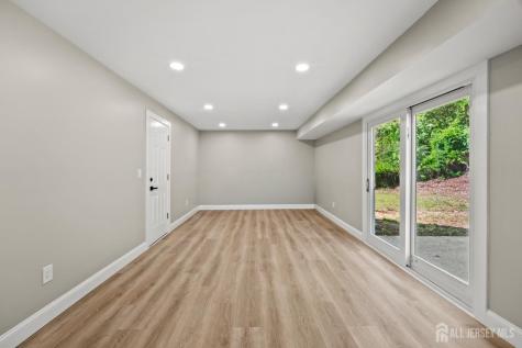 41 Oakwood Drive Sayreville NJ 08859