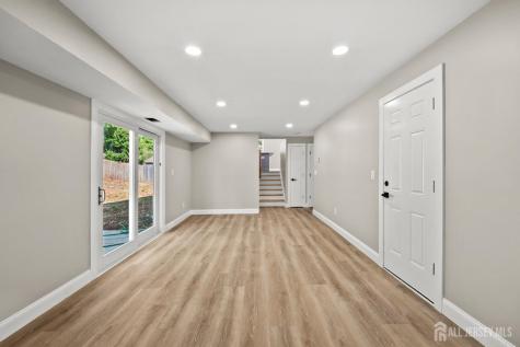 41 Oakwood Drive Sayreville NJ 08859
