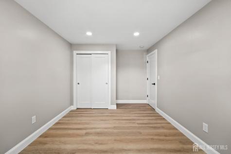 41 Oakwood Drive Sayreville NJ 08859