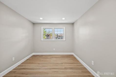 41 Oakwood Drive Sayreville NJ 08859