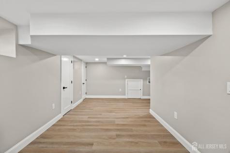 41 Oakwood Drive Sayreville NJ 08859