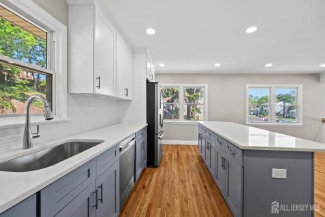 41 Oakwood Drive Sayreville NJ 08859