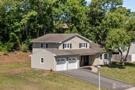 41 Oakwood Drive Sayreville NJ 08859