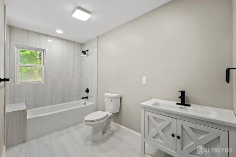 41 Oakwood Drive Sayreville NJ 08859